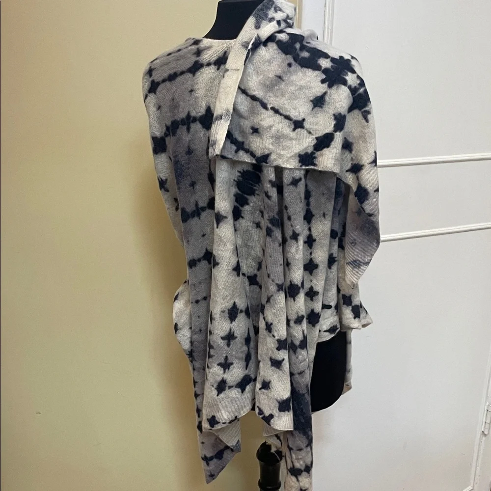New 100% cashmere Chic Black and Gray wrap by charter club